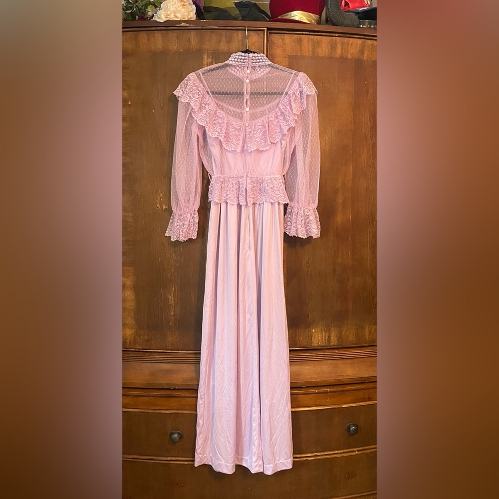 Vintage 70s pastel lavender dress with lace overshirt - Picture 2 of 10